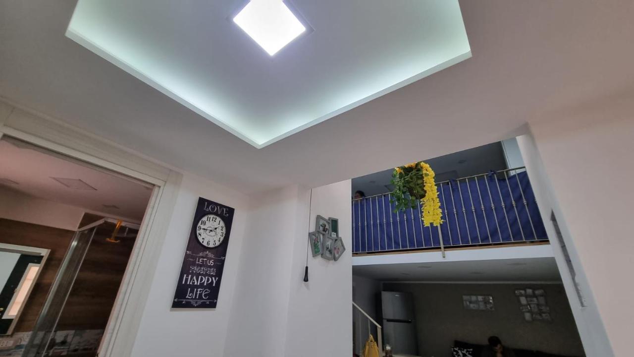 The Lucky House Center Apartment *